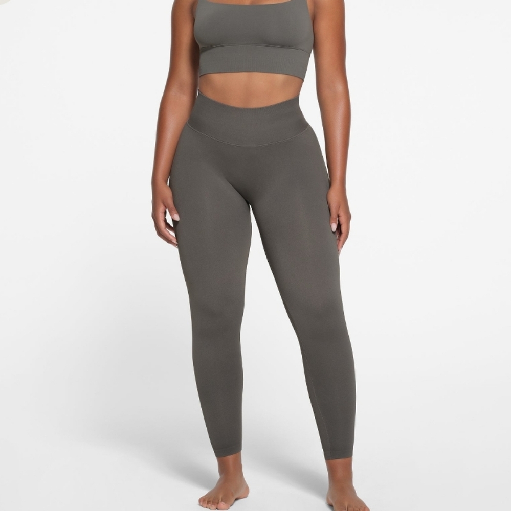 SKIMS contour nylon leggings s/m nwt